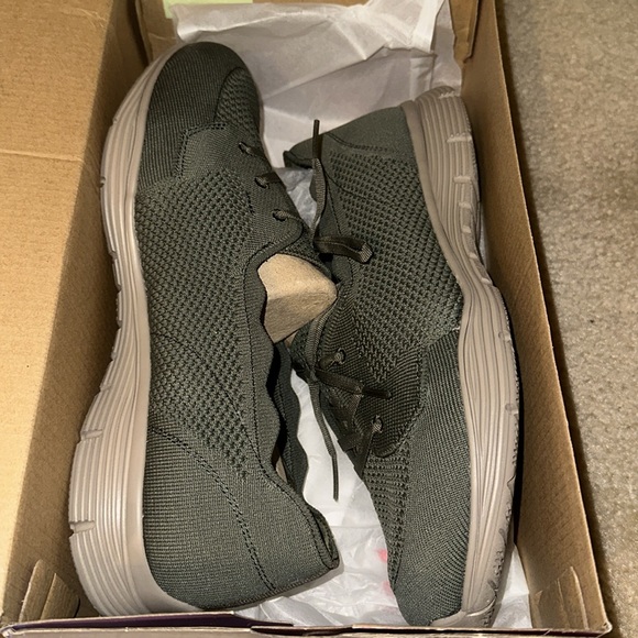 Skechers memory foam knit sneaker scallop edge - Picture 12 of 16